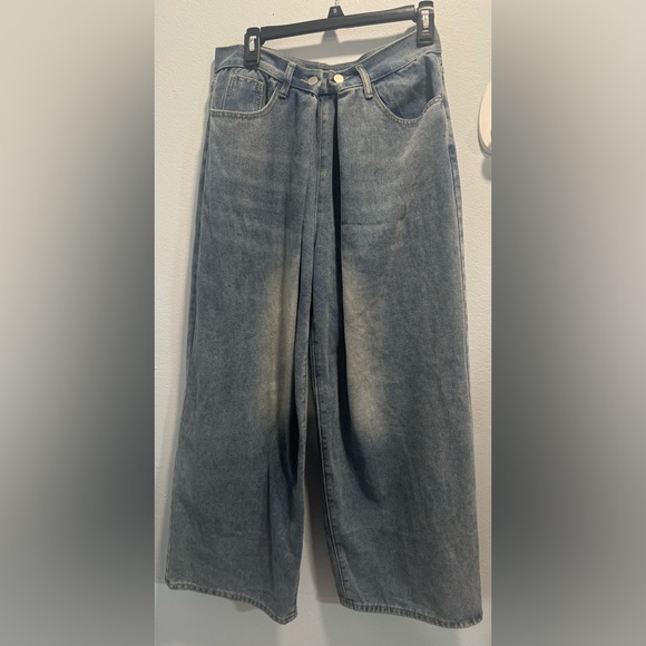 Micas Wide-Leg Denim Jeans - Picture 2 of 5